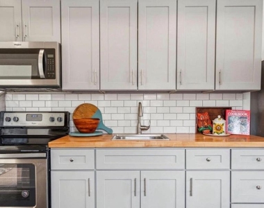 2814 W Oxford Street - Photo Thumbnail 1