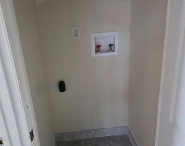 6343 N Vine Street - Photo Thumbnail 11
