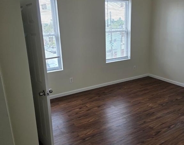 6343 N Vine Street - Photo Thumbnail 7