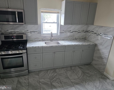 6343 N Vine Street - Photo Thumbnail 8