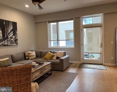 817 Lawrence St - Photo Thumbnail 7