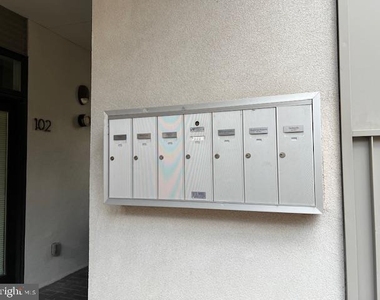 817 Lawrence St - Photo Thumbnail 2