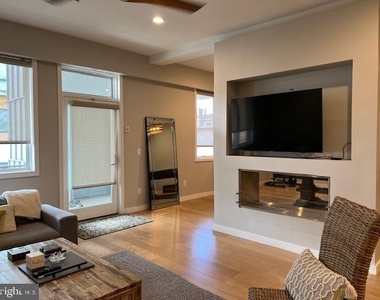 817 Lawrence St - Photo Thumbnail 3