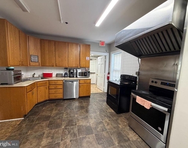 905 Swede Street - Photo Thumbnail 9