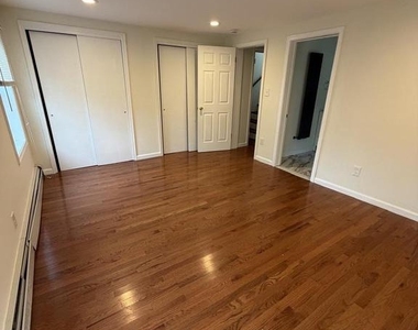 217 Simpson Road - Photo Thumbnail 10