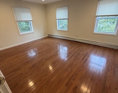 217 Simpson Road - Photo Thumbnail 9