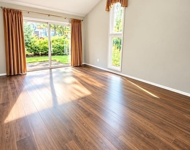 110 Palace Court - Photo Thumbnail 8