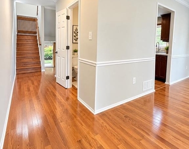 110 Palace Court - Photo Thumbnail 3