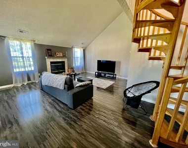 914 Eagles Chase Drive - Photo Thumbnail 1