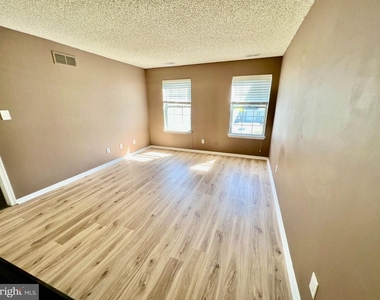 914 Eagles Chase Drive - Photo Thumbnail 11