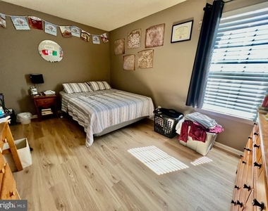 914 Eagles Chase Drive - Photo Thumbnail 9