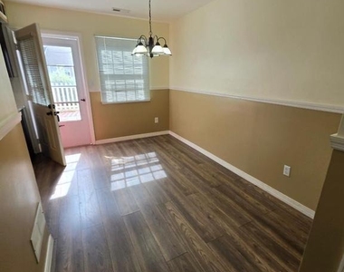102 Royal Court Lane N - Photo Thumbnail 16