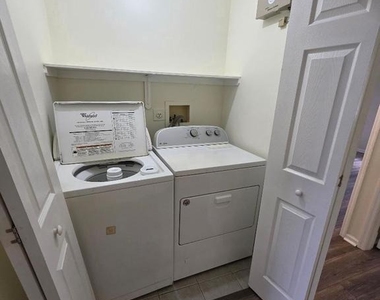 102 Royal Court Lane N - Photo Thumbnail 27