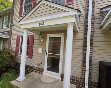 102 Royal Court Lane N - Photo Thumbnail 1