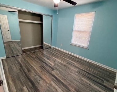 203 Bromley Estate - Photo Thumbnail 15