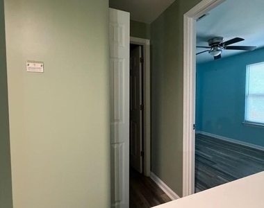 203 Bromley Estate - Photo Thumbnail 6