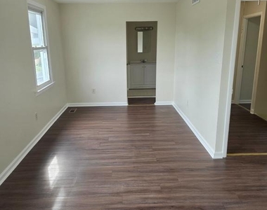 1606 Beechwood Place - Photo Thumbnail 16