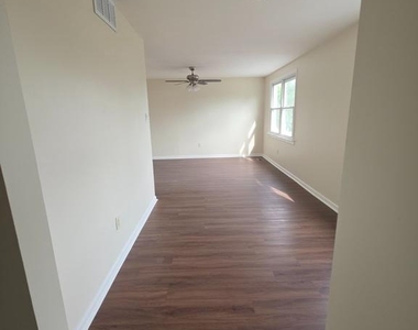 1606 Beechwood Place - Photo Thumbnail 19
