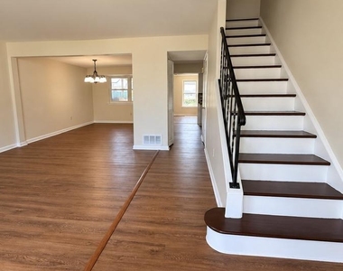 1606 Beechwood Place - Photo Thumbnail 1
