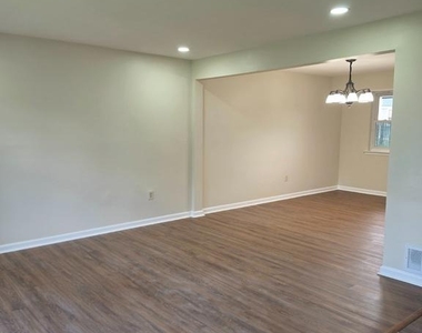 1606 Beechwood Place - Photo Thumbnail 2