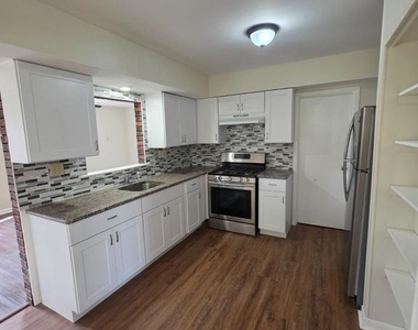 1606 Beechwood Place - Photo Thumbnail 9