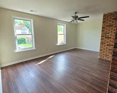 1606 Beechwood Place - Photo Thumbnail 12