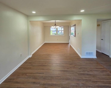 1606 Beechwood Place - Photo Thumbnail 3