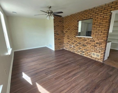 1606 Beechwood Place - Photo Thumbnail 13