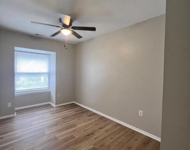 12 Chelsea Circle - Photo Thumbnail 5
