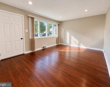 1405 Griffith Avenue - Photo Thumbnail 2
