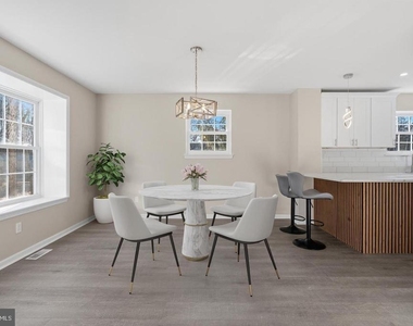 221 Oak Lane - Photo Thumbnail 8