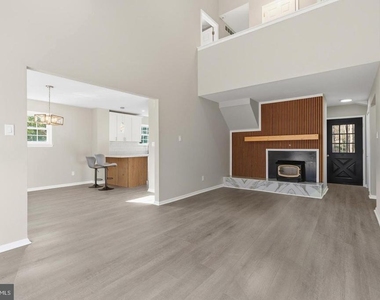 221 Oak Lane - Photo Thumbnail 1