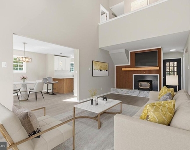 221 Oak Lane - Photo Thumbnail 2