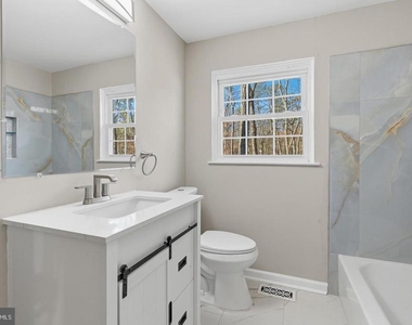 221 Oak Lane - Photo Thumbnail 9