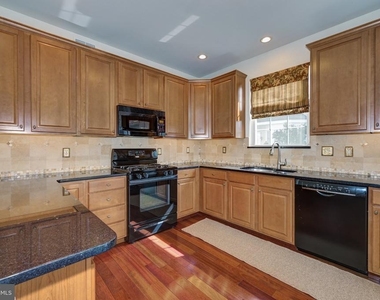 33 Weaver Drive - Photo Thumbnail 12