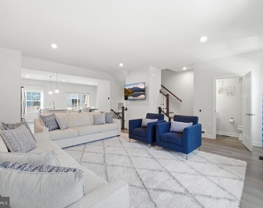 8805 Sybil Lane - Photo Thumbnail 14