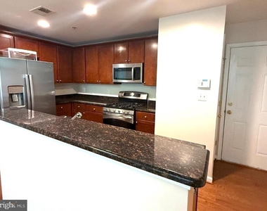 12400 Rollys Avenue - Photo Thumbnail 10