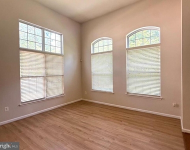 12400 Rollys Avenue - Photo Thumbnail 2