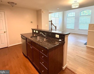 12400 Rollys Avenue - Photo Thumbnail 12