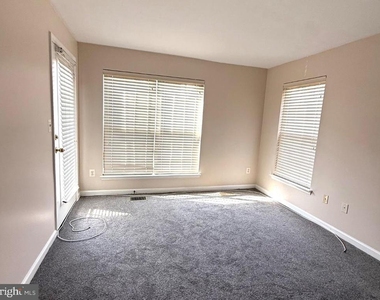 12400 Rollys Avenue - Photo Thumbnail 17