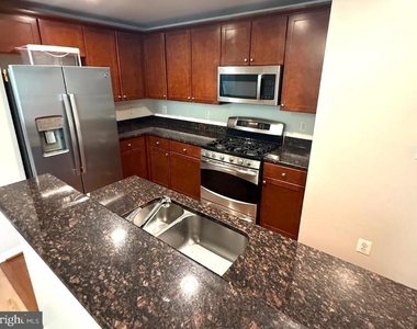 12400 Rollys Avenue - Photo Thumbnail 9