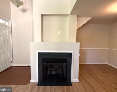 12400 Rollys Avenue - Photo Thumbnail 4