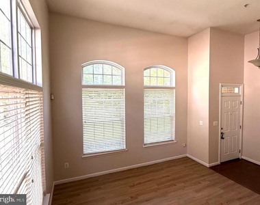12400 Rollys Avenue - Photo Thumbnail 3