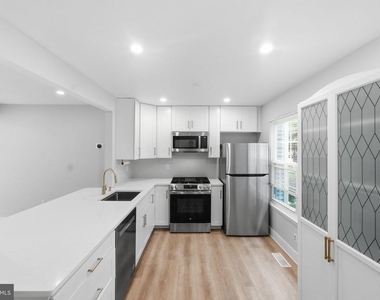 8139 Hallmark Place - Photo Thumbnail 2
