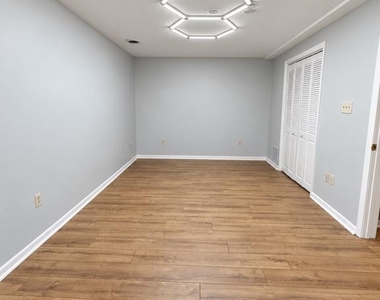 8139 Hallmark Place - Photo Thumbnail 17