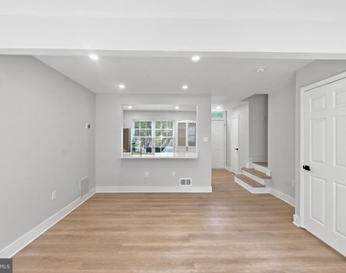 8139 Hallmark Place - Photo Thumbnail 6