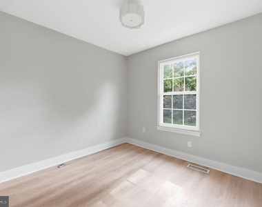 8139 Hallmark Place - Photo Thumbnail 10