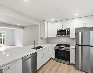 8139 Hallmark Place - Photo Thumbnail 3