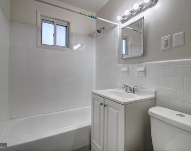 9 E 15th Street - Photo Thumbnail 3