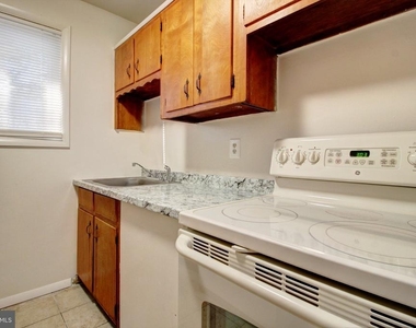 9 E 15th Street - Photo Thumbnail 2